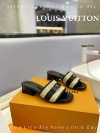 Picture of Louis Vuitton Slippers _SKULVsz34-424cmmnf0313588